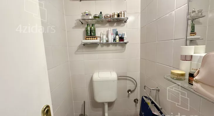 Četvoroiposoban stan | 4zida