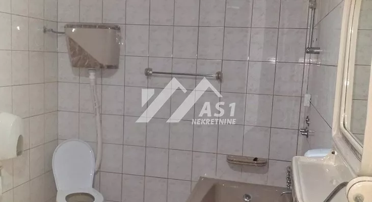 Poslovna zgrada | 4zida