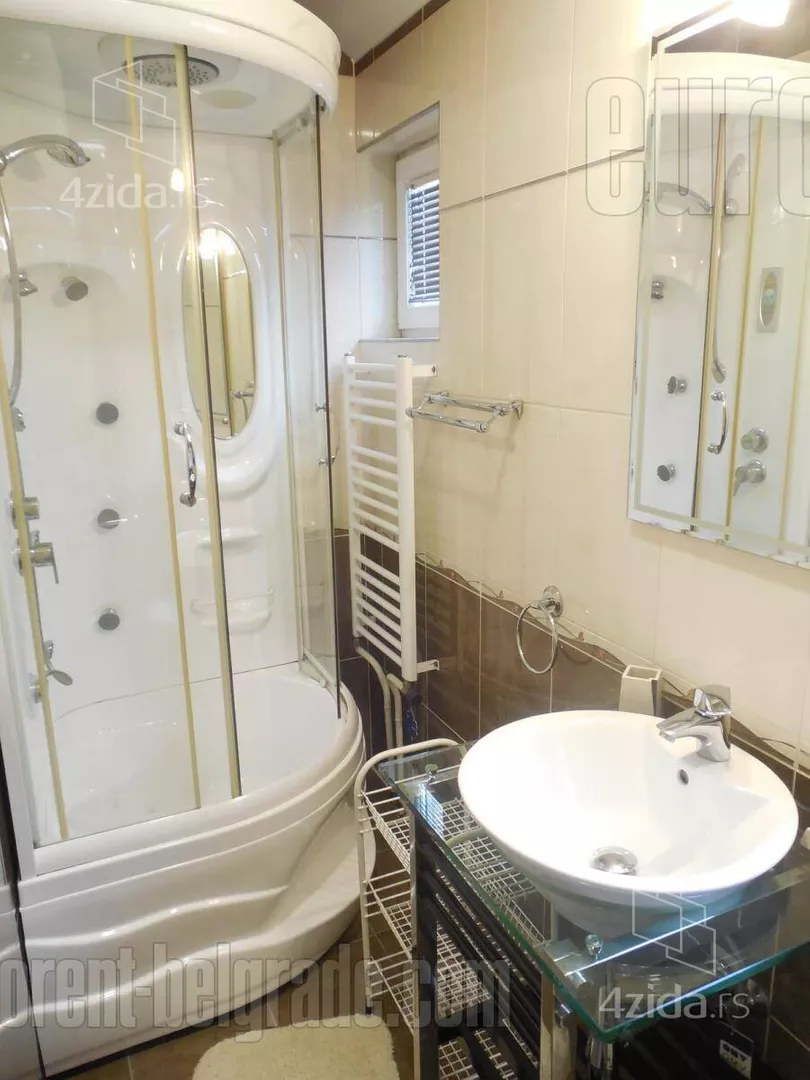 Četvoroiposoban stan | 4zida