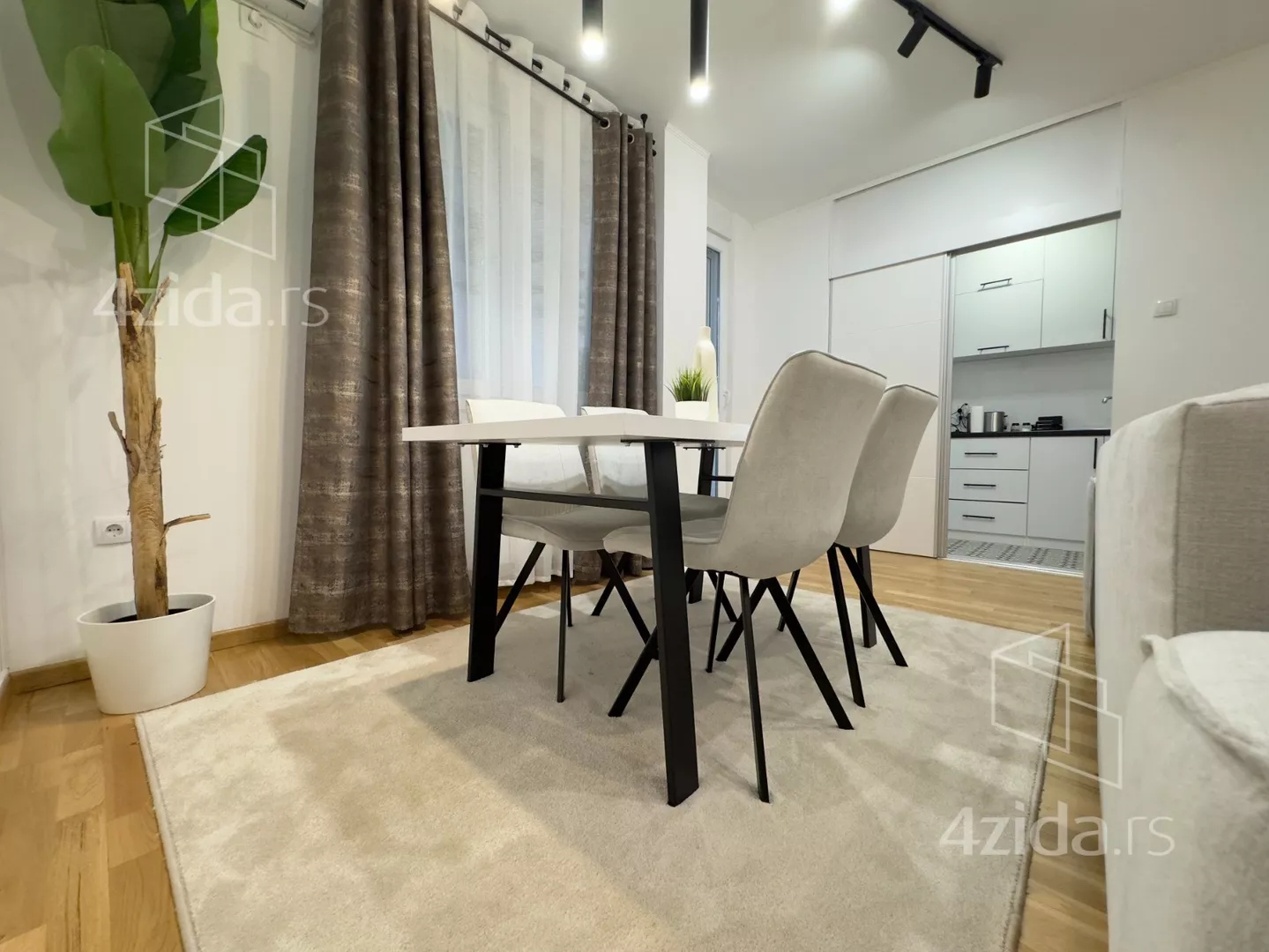 Troiposoban stan | 4zida