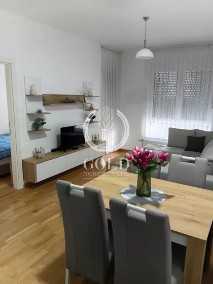 Aranj Janoša | 4zida.rs