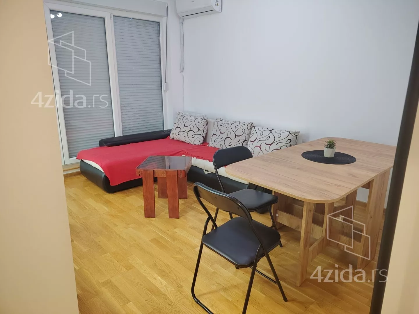 Jednoiposoban stan | 4zida