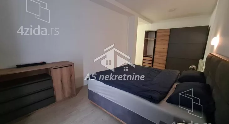 Šestosoban stan | 4zida