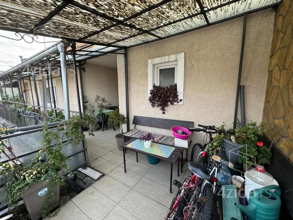 Troiposoban stan | 4zida