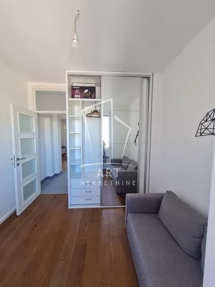 Miće Popovića | 4zida.rs