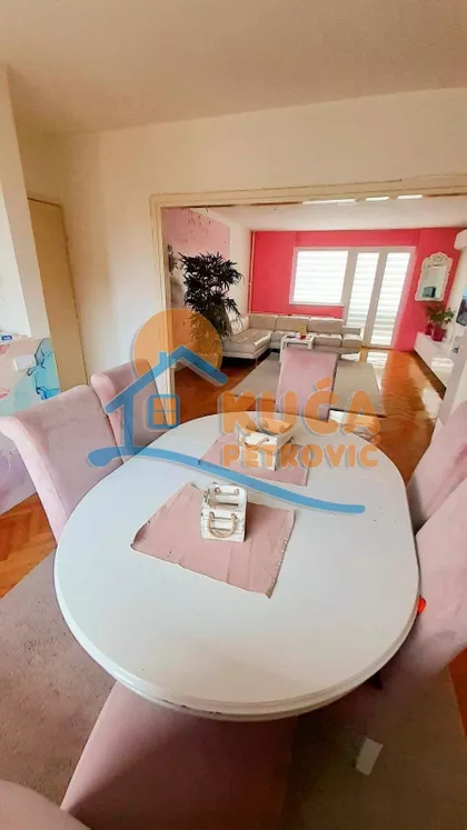 Trg Pavla Stojkovića | 4zida.rs