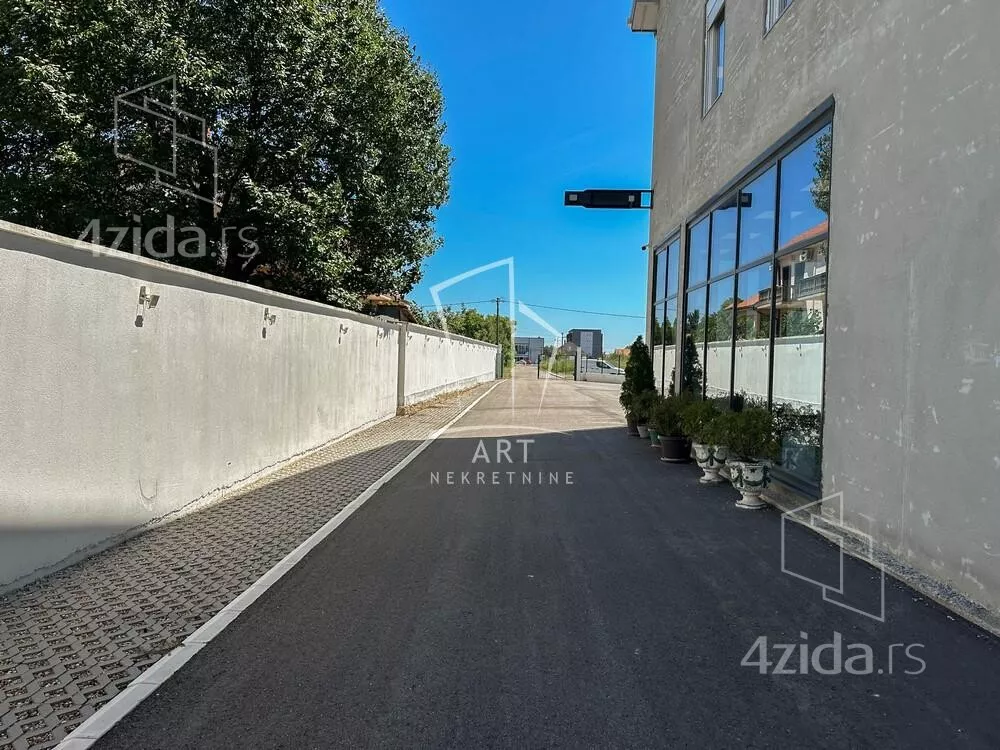 Poslovna zgrada | 4zida