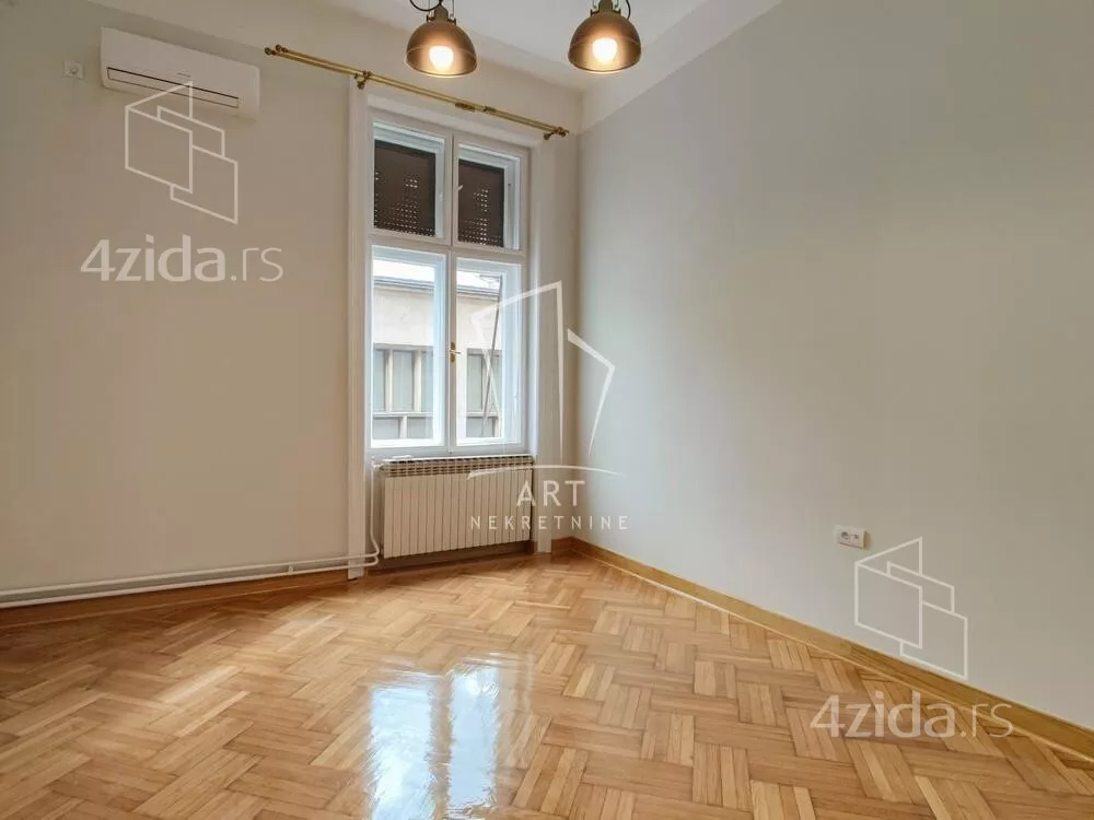 Šestoiposoban stan | 4zida