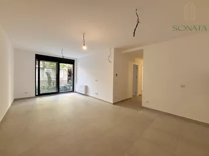 Crveni Krst Vračar | 4zida.rs