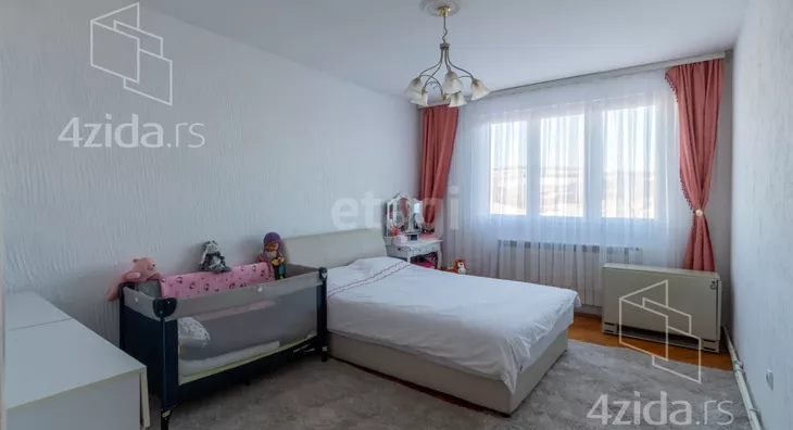 Šestosoban stan | 4zida