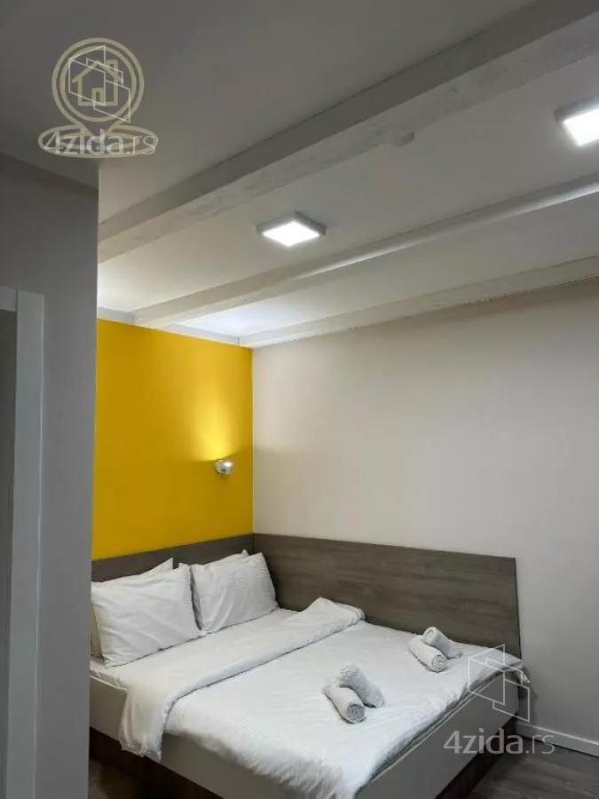 Poslovna zgrada | 4zida