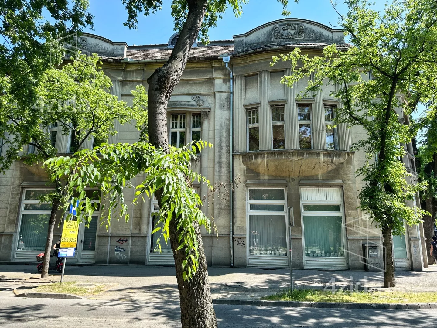 Poslovna zgrada | 4zida