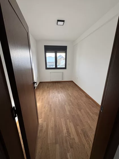 Radnička 18 | 4zida.rs