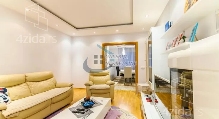 Troiposoban stan | 4zida