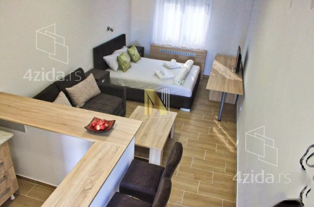 Poslovna zgrada | 4zida