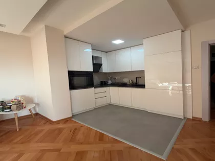 Jesenjinova | 4zida.rs