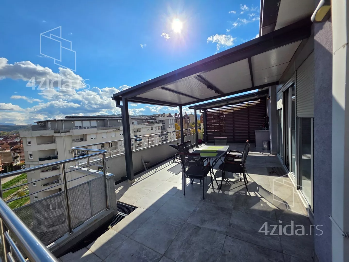 Troiposoban stan | 4zida