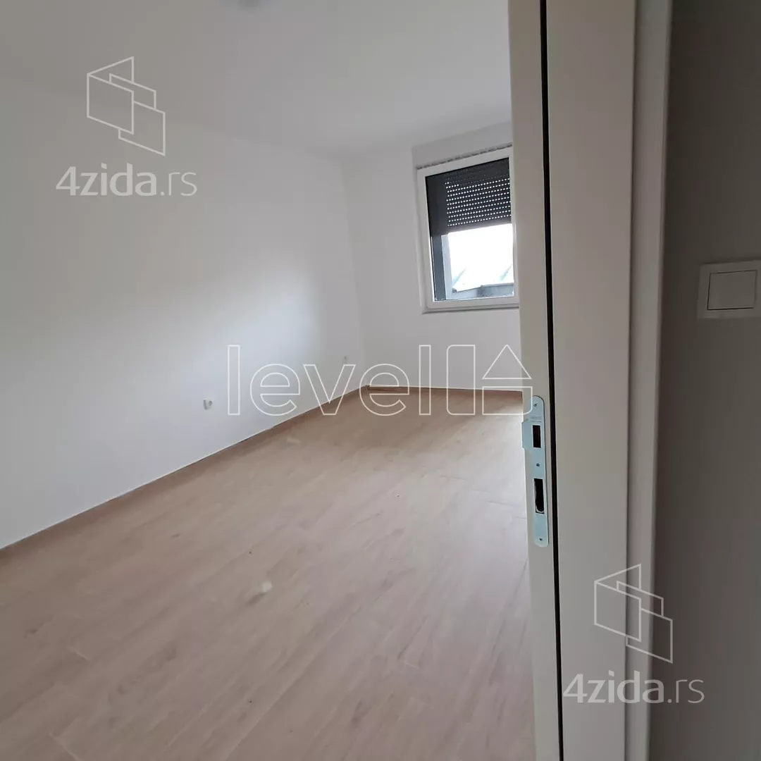 Šestosoban stan | 4zida