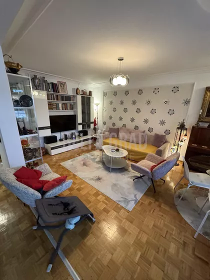 Mike Alasa | 4zida.rs