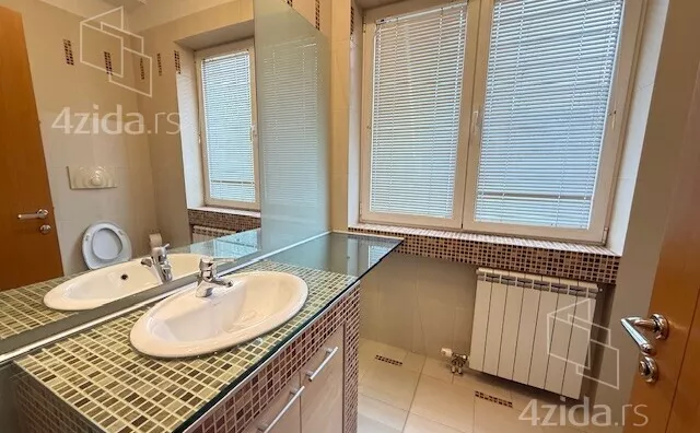 Šestosoban stan | 4zida