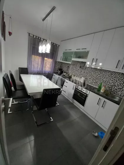Roze Luksemburg | 4zida.rs