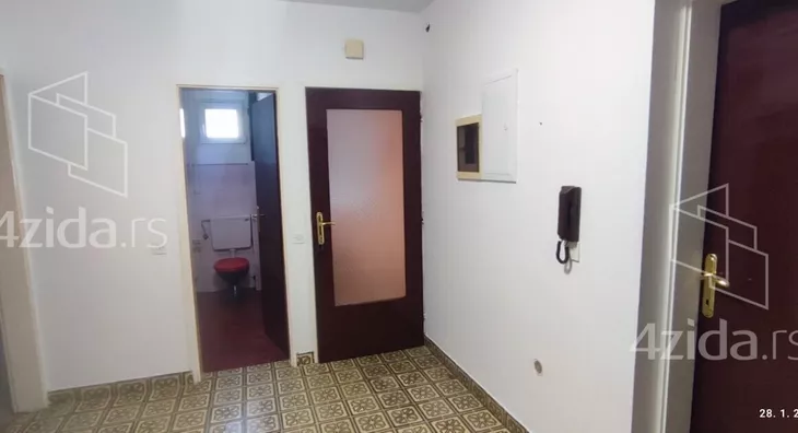 Četvoroiposoban stan | 4zida