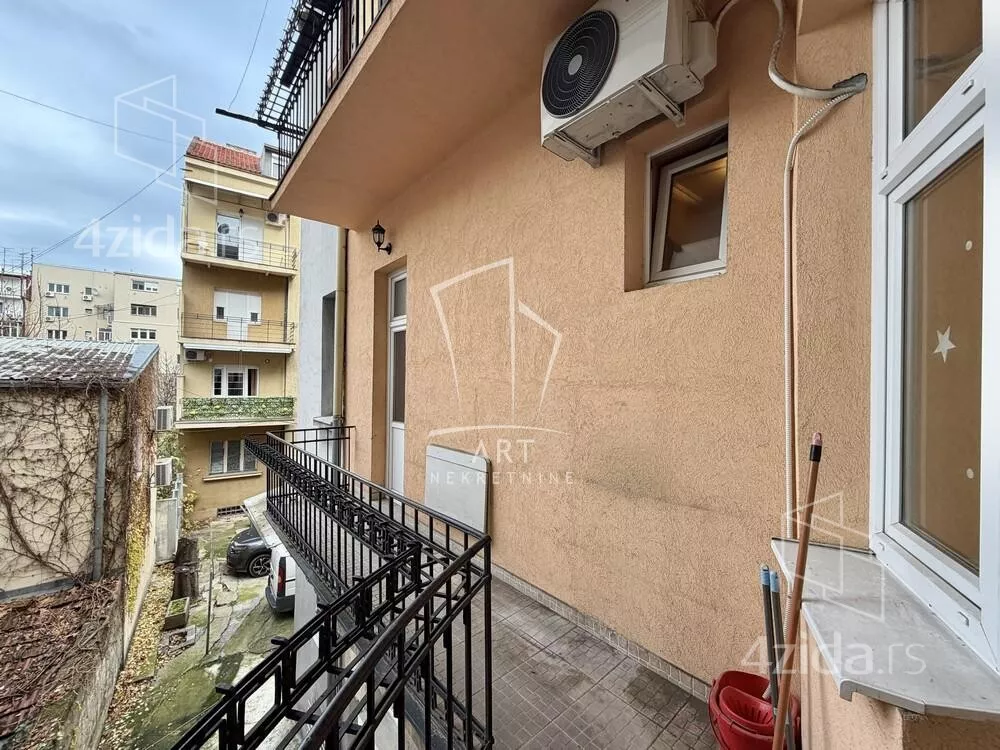 Četvoroiposoban stan | 4zida