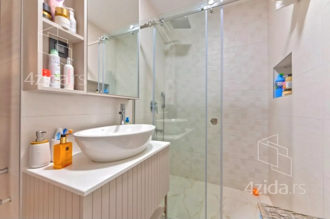 Šestosoban stan | 4zida