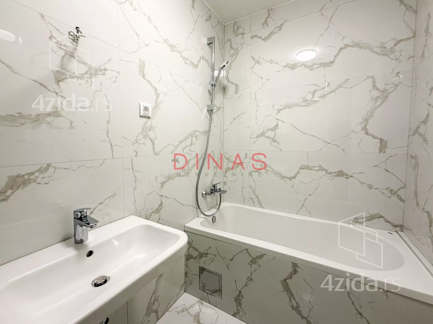 Šestosoban stan | 4zida