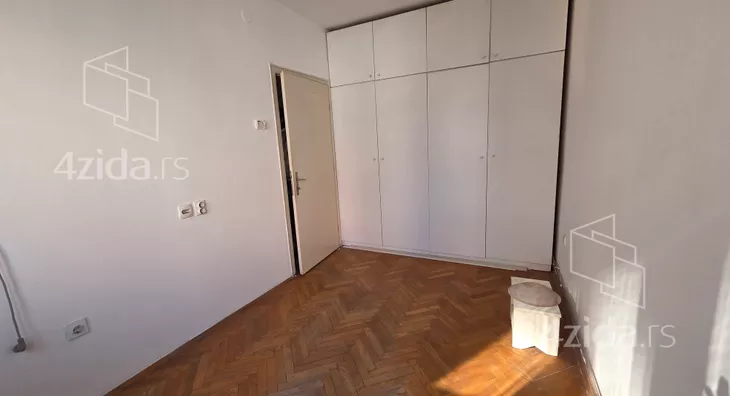 Sedmosoban stan | 4zida