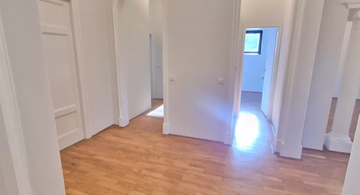 Poslovna zgrada | 4zida
