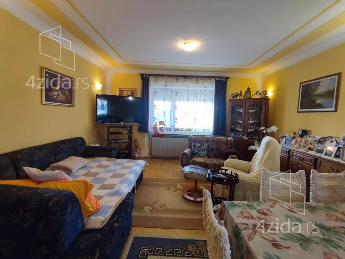 Poslovna zgrada | 4zida