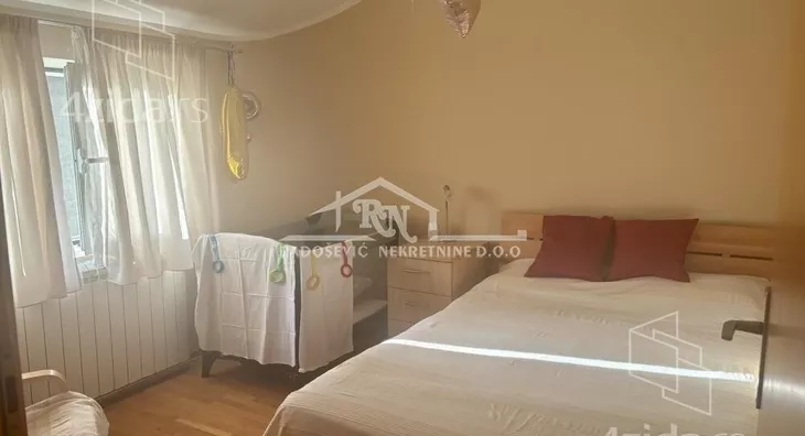 Šestosoban stan | 4zida