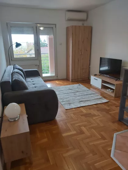 Heroja Pinkija | 4zida.rs