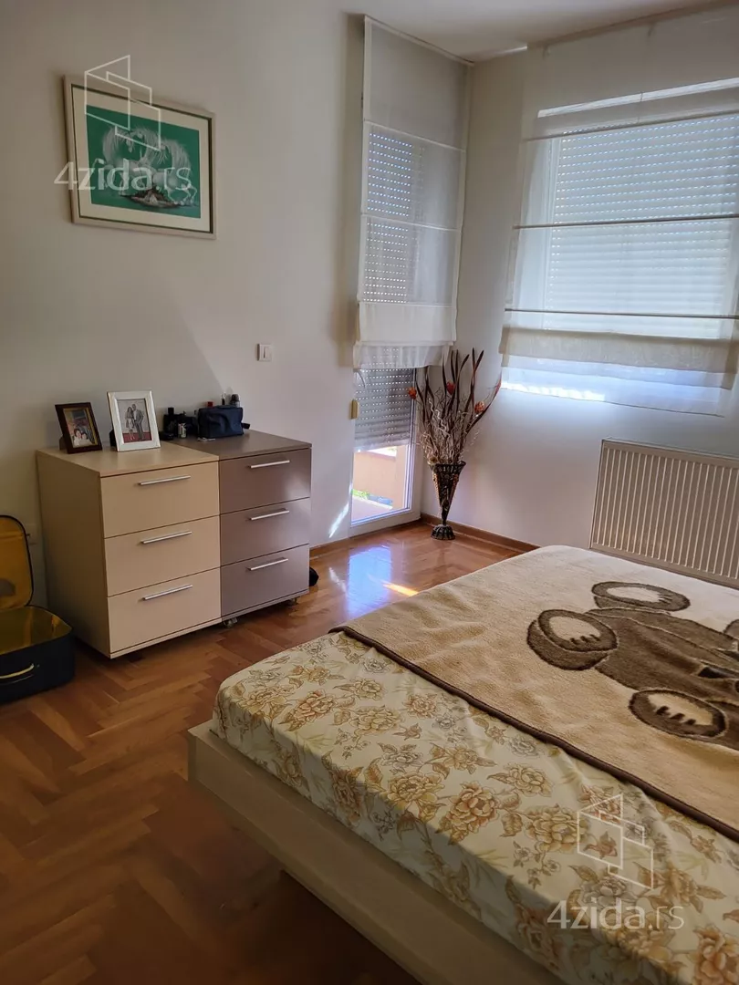 Petosoban stan | 4zida