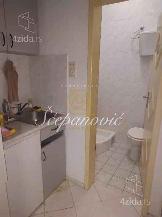 Poslovna zgrada | 4zida