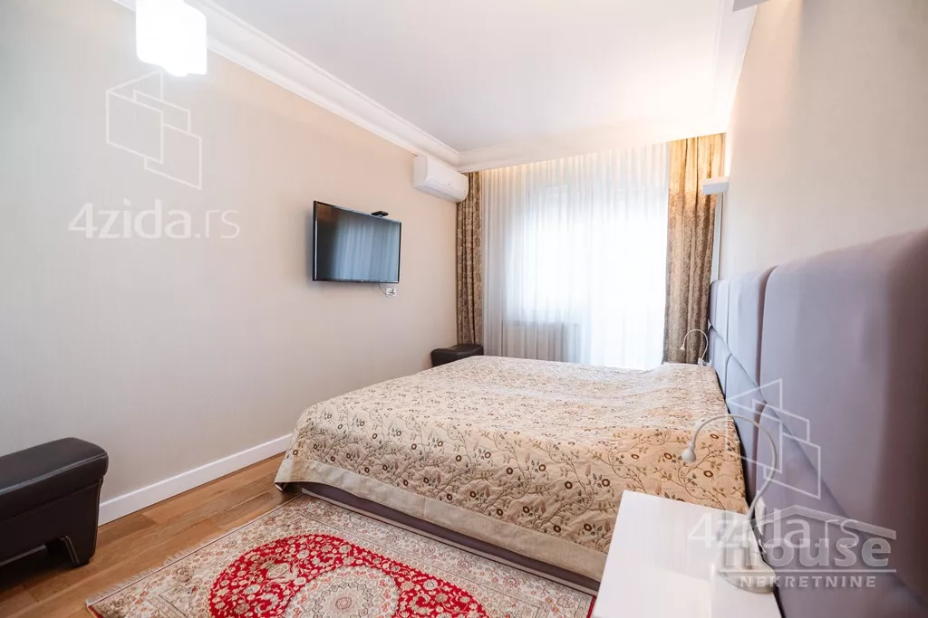 Šestosoban stan | 4zida