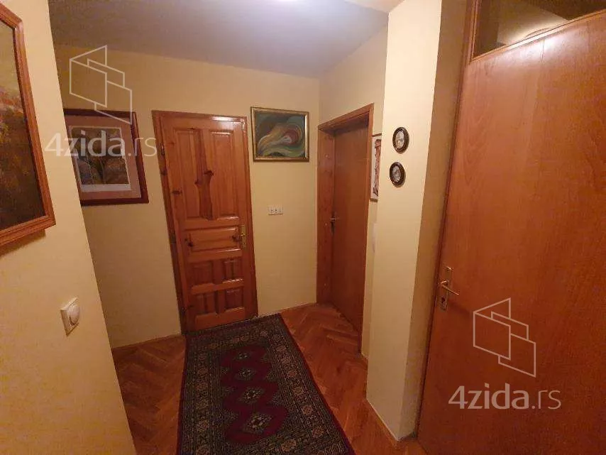Petosoban stan | 4zida