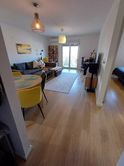 Stevice Jovanovića 25 | 4zida.rs