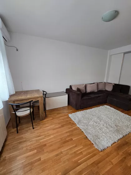 Srđana Kneževića | 4zida.rs