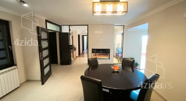 Petosoban stan | 4zida