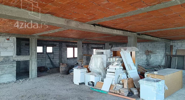 Poslovna zgrada | 4zida