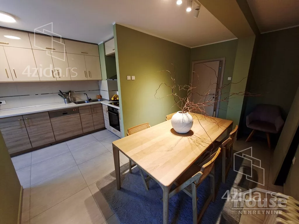 Četvorosoban stan | 4zida