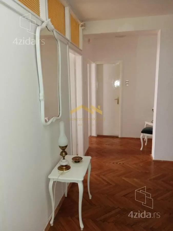 Četvoroiposoban stan | 4zida