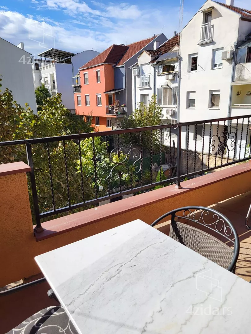 Petosoban stan | 4zida