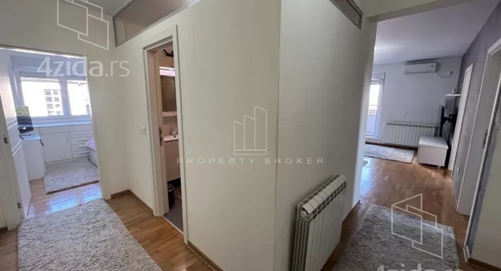 Petosoban stan | 4zida