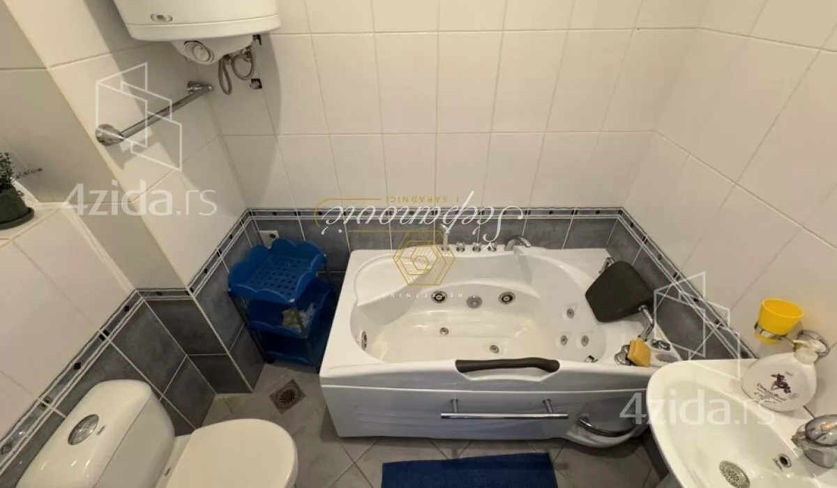 Četvoroiposoban stan | 4zida