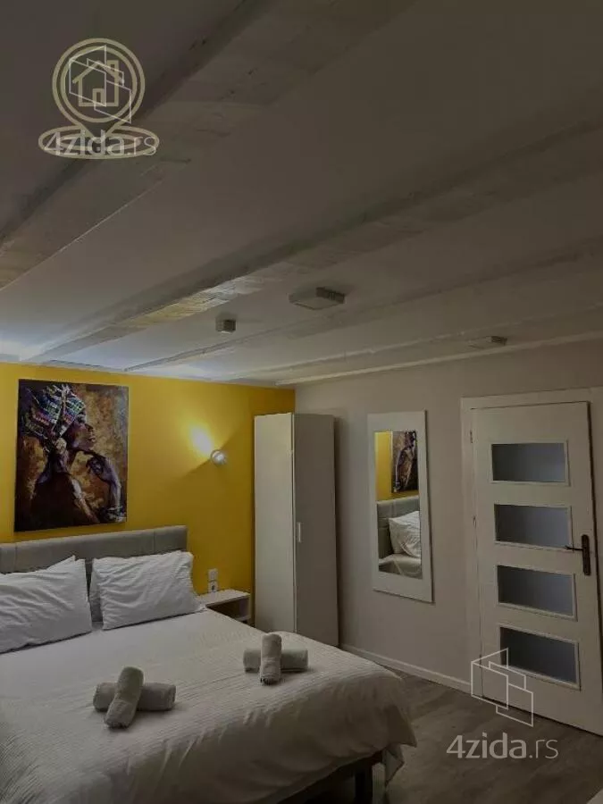 Poslovna zgrada | 4zida