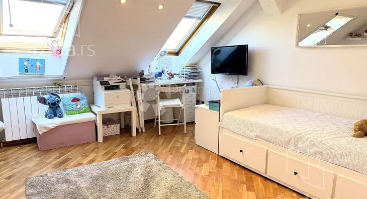 Petosoban stan | 4zida