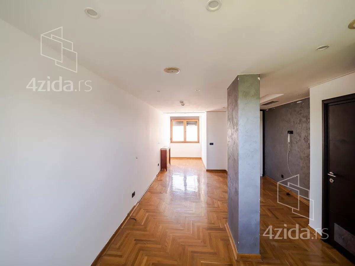 Šestosoban stan | 4zida